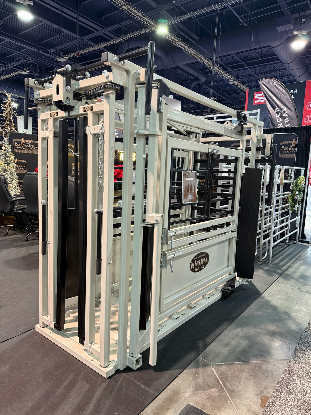 Top Hand Self-Catch Squeeze Chute