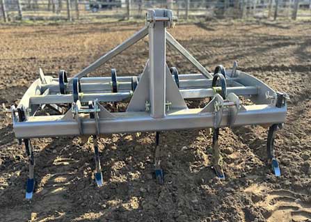 Front view of adjustable ripper shanks on Buster 1.0 arena drag