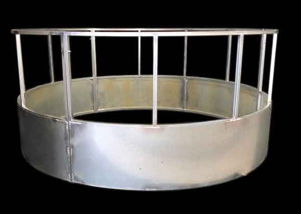 R1 galvanized skirted round bale feeder for cattle