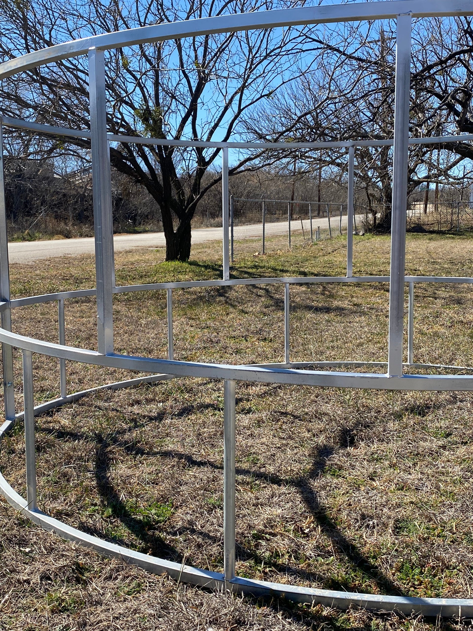 R2 economy straight braced galvanized round bale feeder for cattle