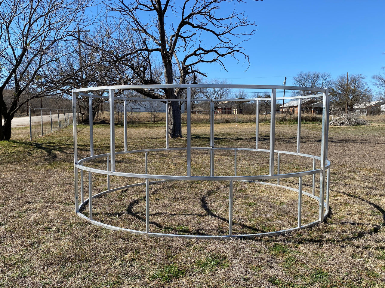 R2 economy straight braced galvanized round bale feeder for cattle