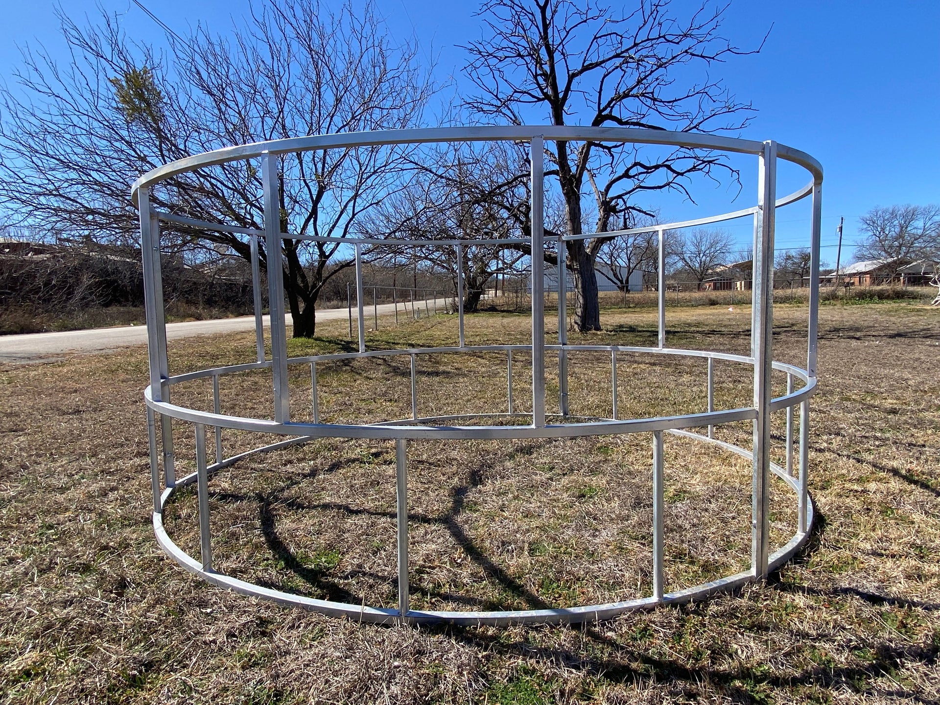 R2 economy straight braced galvanized round bale feeder for cattle