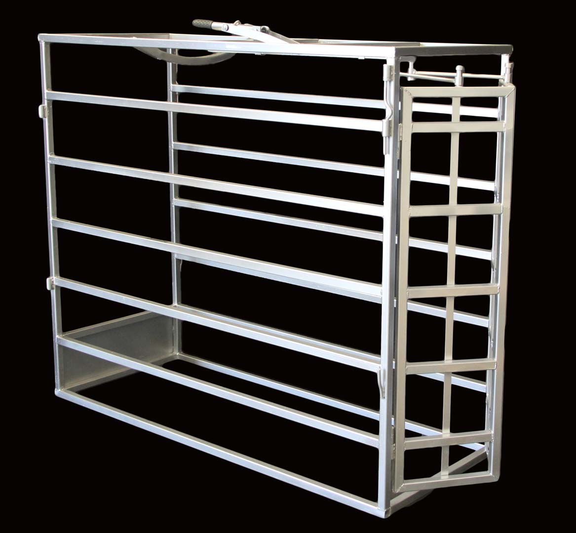 SC100 galvanized stripping chute with one-hand horseback operation and galvanized foot plate for team roping arenas.