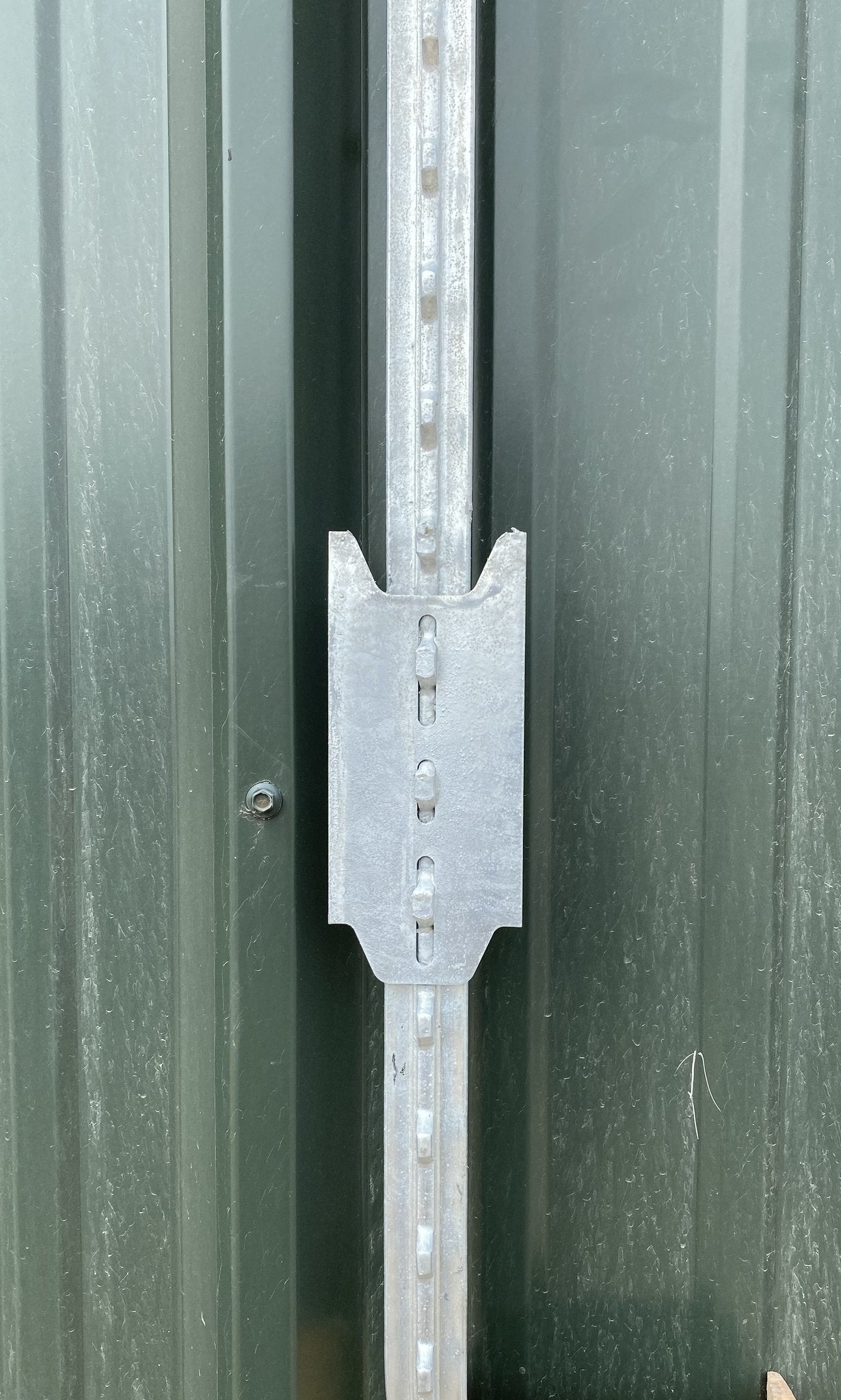 POST- GALV T-POST TEAM ROPER PLUS (16' PANELS)
