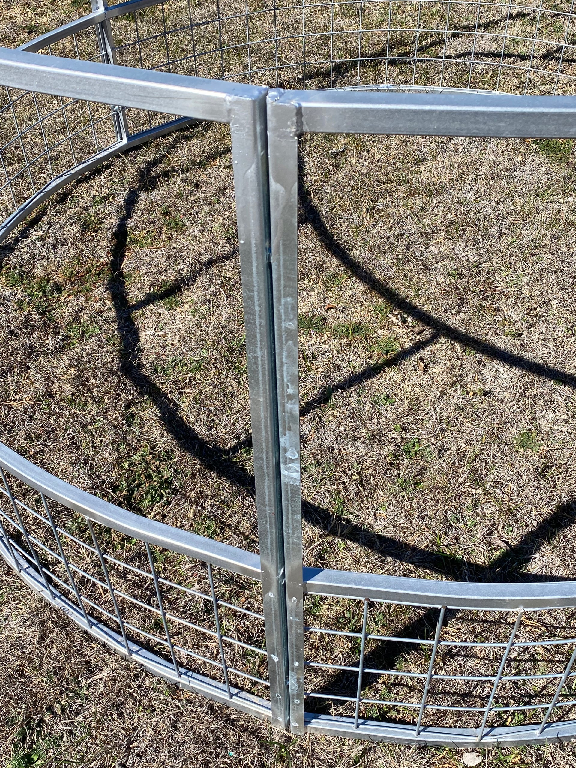 Leg detail on R3 economy round bale feeder with 4x4 wire mesh skirt